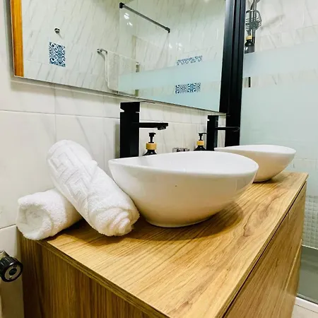 Vut La Escuela Apartment *